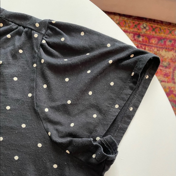 Old Navy Short Sleeve V-Neck Flutter Sleeve Top in Black with White Polka Dots - Picture 3 of 5